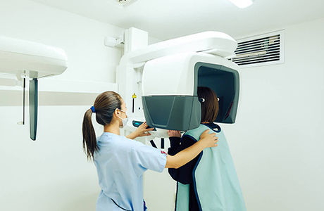 歯科用CTによる精密検査で安全性を確保