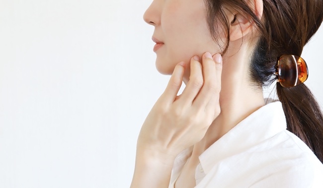 セルフマッサージで筋肉をほぐす